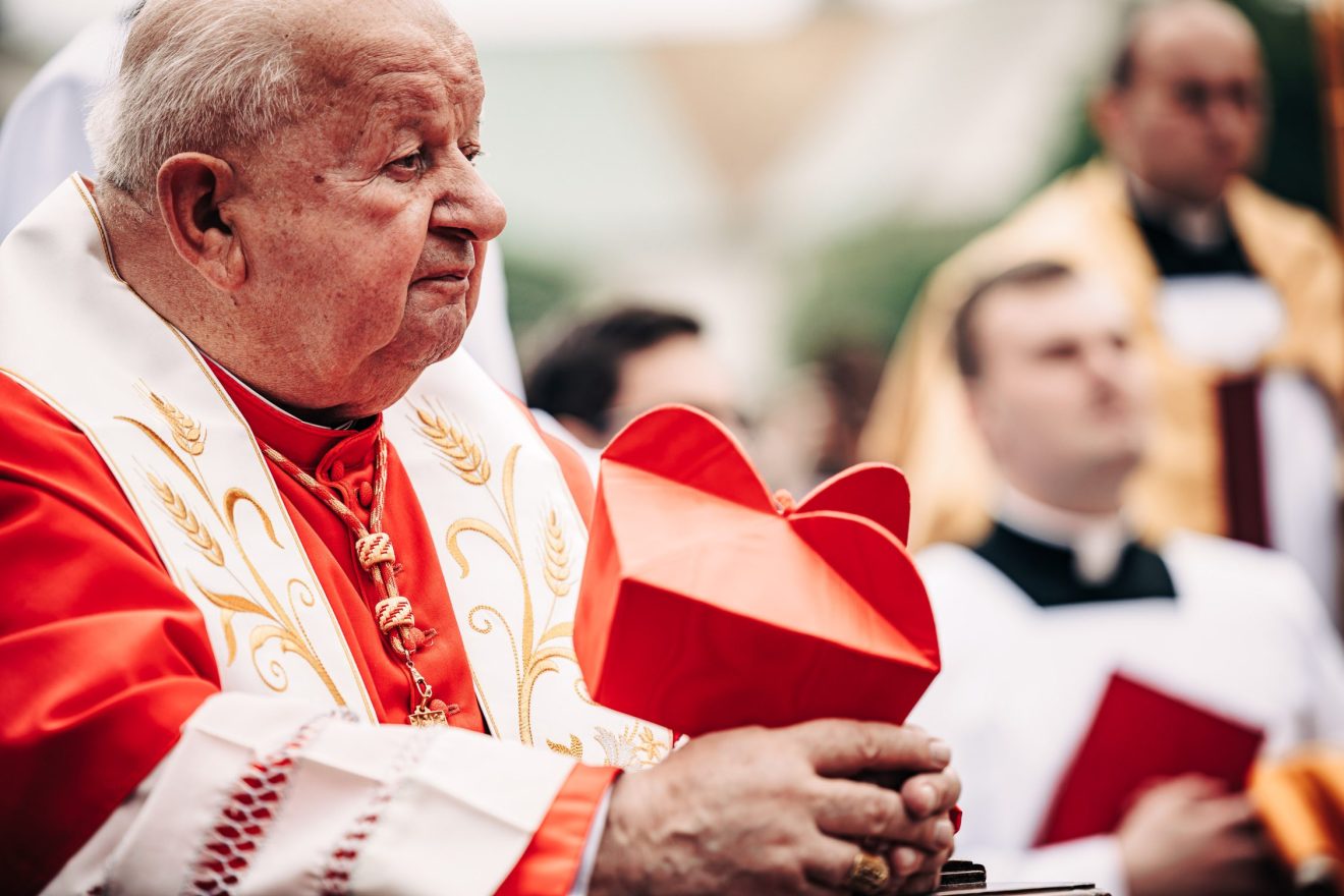 Kard. Dziwisz: Jesteśmy pewni, że papież Franciszek jest już w rękach Pana, że jest święty