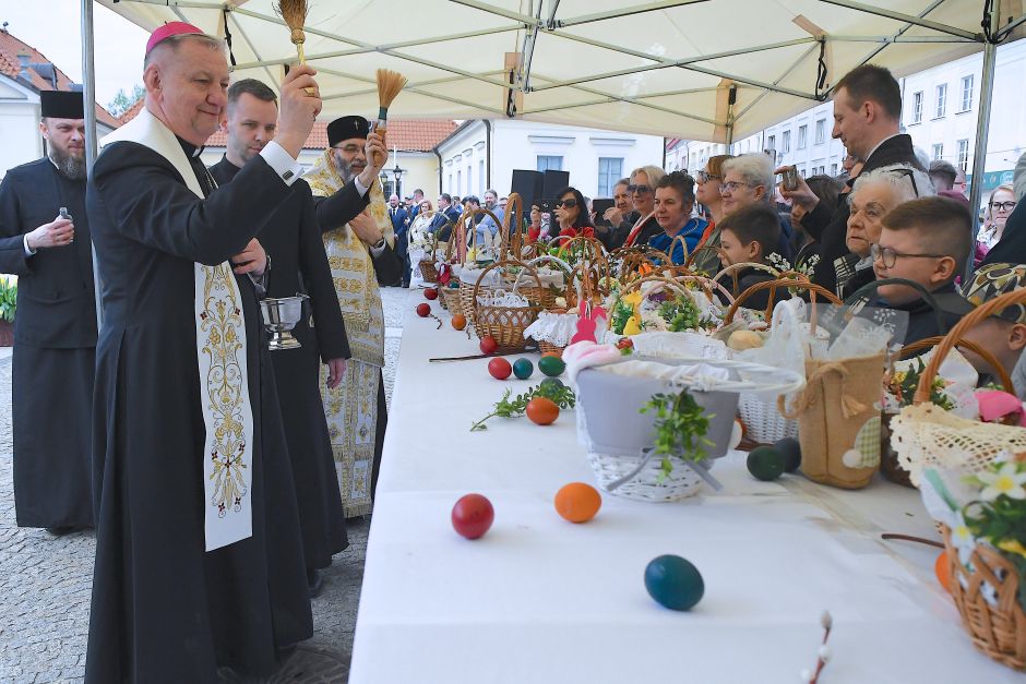 Ekumeniczne poświęcenie pokarmów wielkanocnych na białostockim rynku