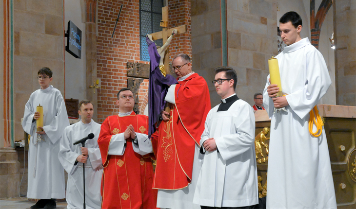 Bp Orchowicz: krzyż – najbardziej przejmujące wyznanie miłości