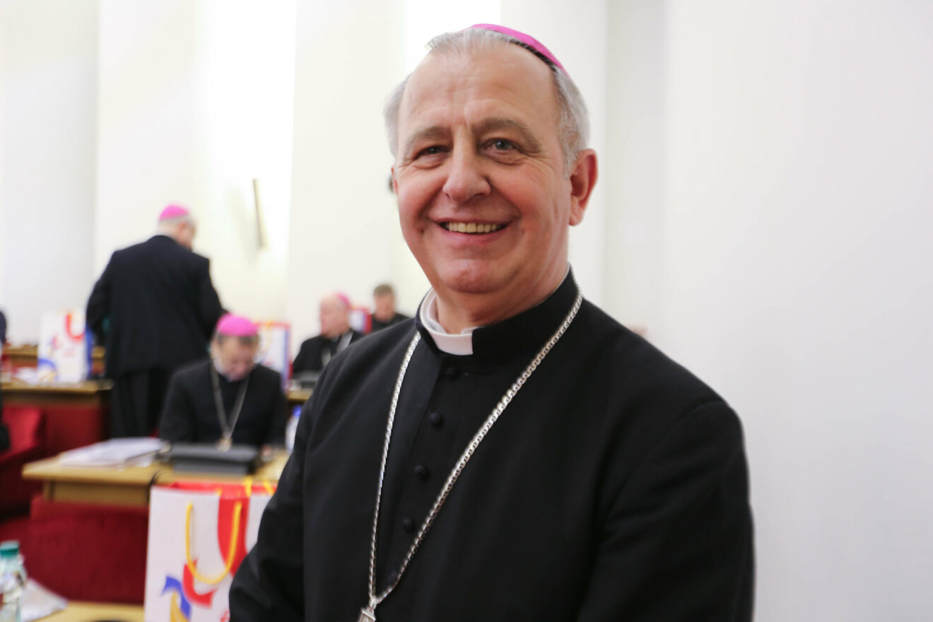 Bp Piotrowski udziela dyspensy od pokarmów mięsnych na piątek 2 maja