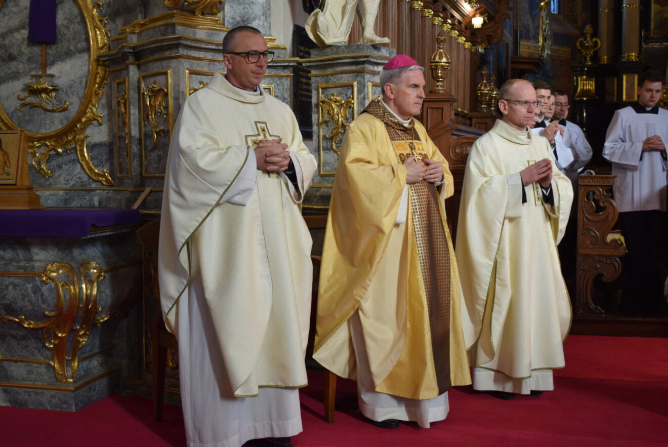 Bp Nitkiewicz: Podczas Ostatniej Wieczerzy Chrystus ustanowił Eucharystię, żywą pamiątkę Swojej śmierci i zmartwychwstania