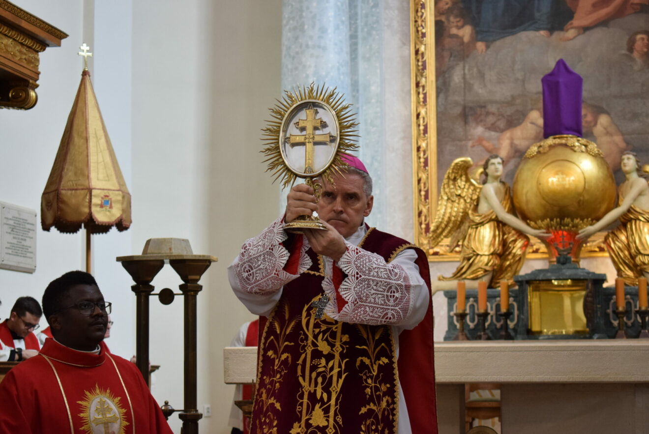 Bp Nitkiewicz: Każdy grzech deformuje człowieka