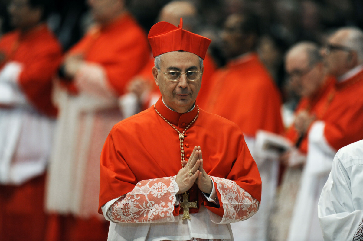 To on ogłosi wybór następcy Franciszka. Kim jest francuski purpurat?