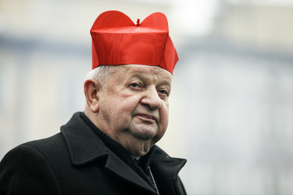 Kard. Dziwisz: Chociaż jesteśmy zasmuceni, wyrażamy wdzięczność Bogu za papieża Franciszka