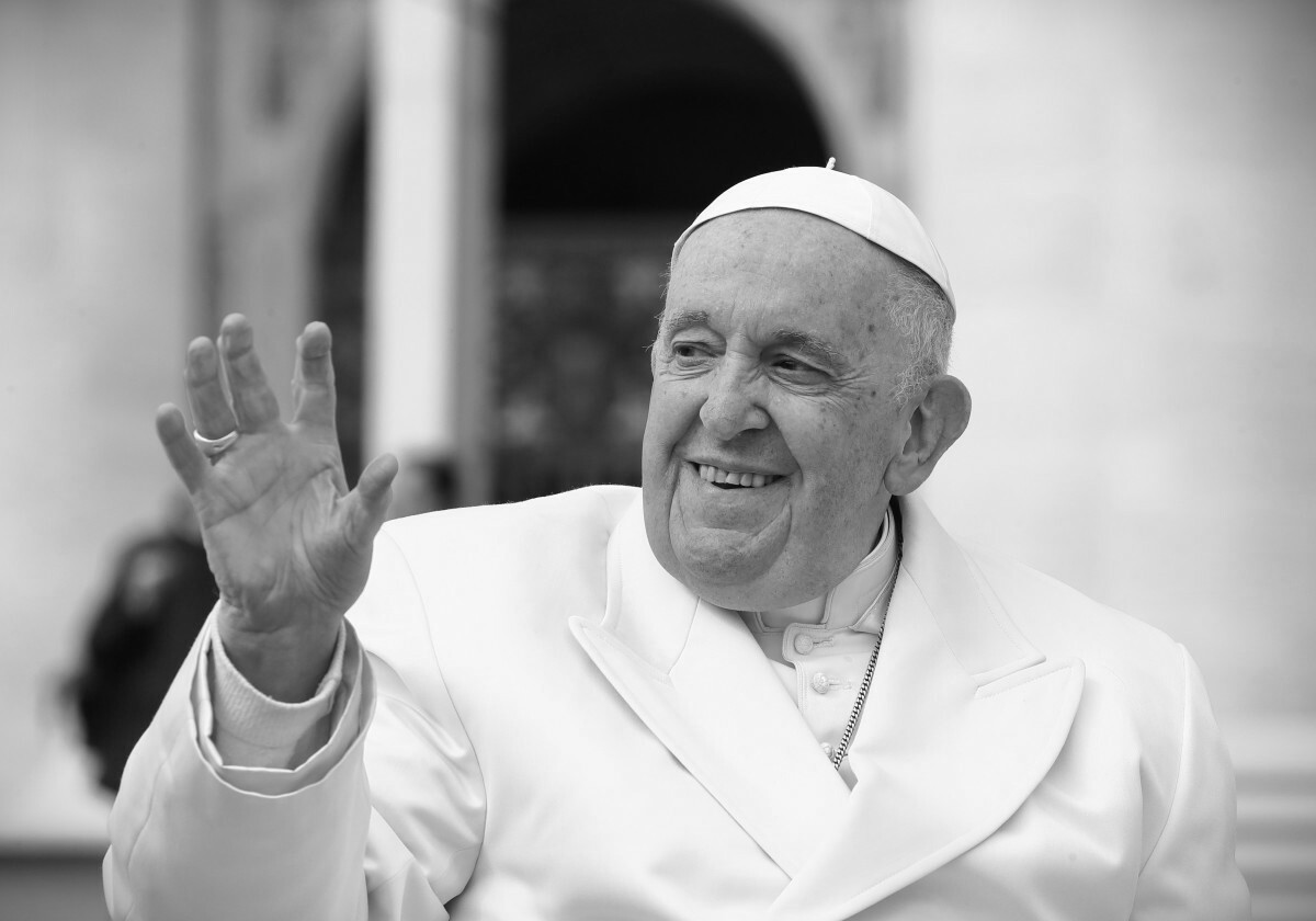 Papież Franciszek nie żyje