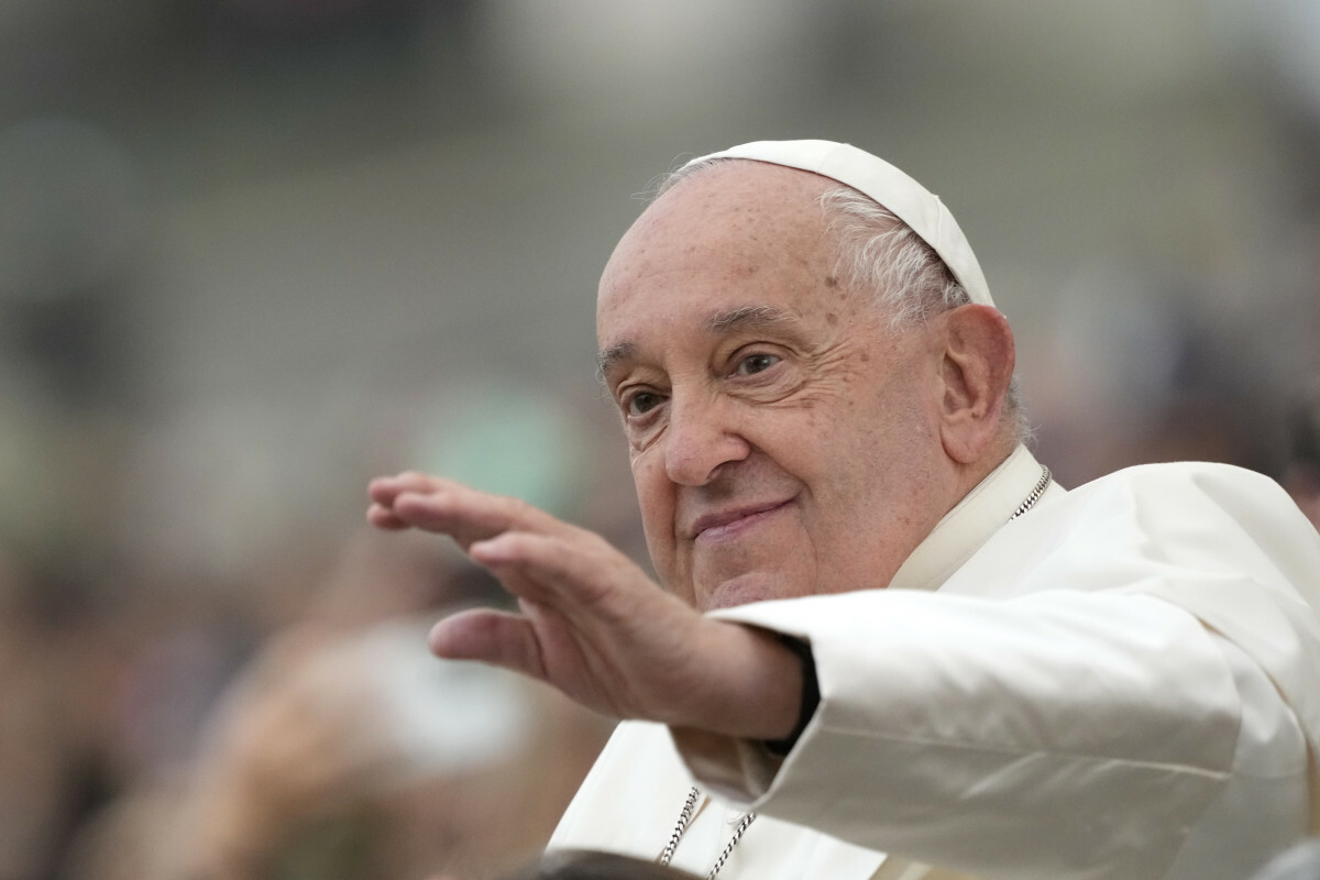 Skromny grób papieża