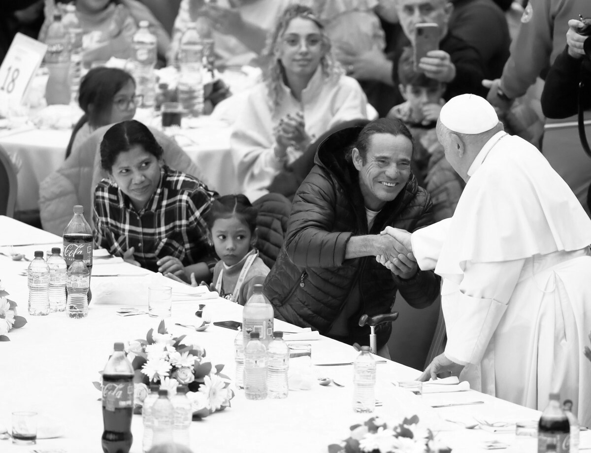 Przed pochówkiem ubodzy oddadzą hołd Franciszkowi