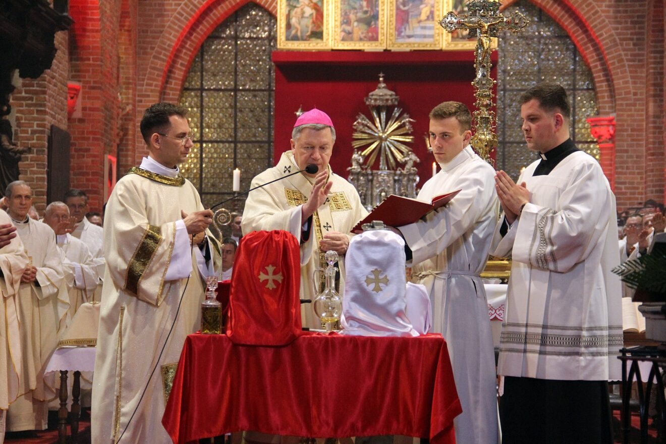 Abp Kupny do kapłanów podczas Mszy Krzyżma: bądźmy miłosierni dla grzeszników