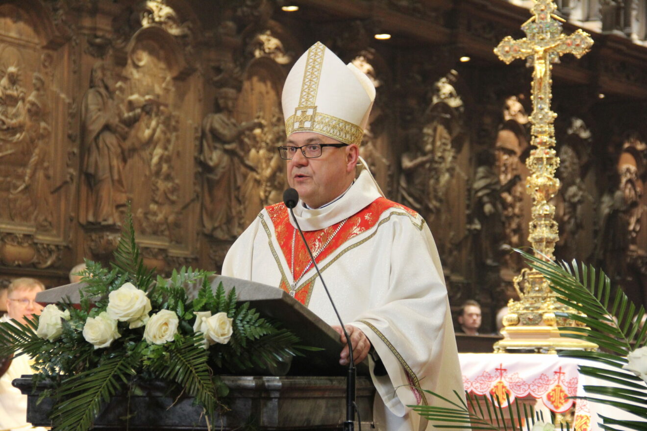 Bp Kiciński w Wielki Czwartek: Eucharystia sprawia, że jesteśmy wybrani