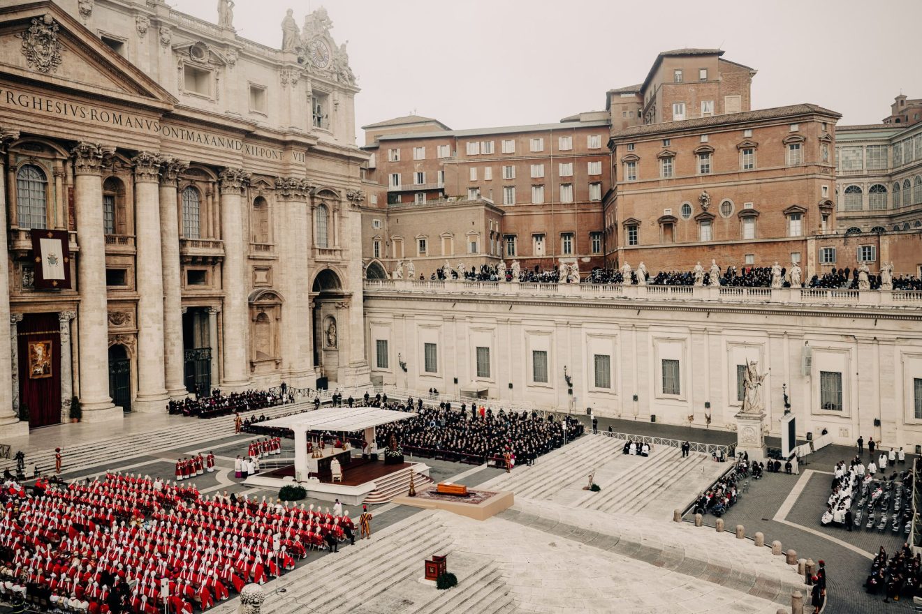 Czy i jak pogrzeby papieży mogłyby rozwiązać kryzysy polityczne?