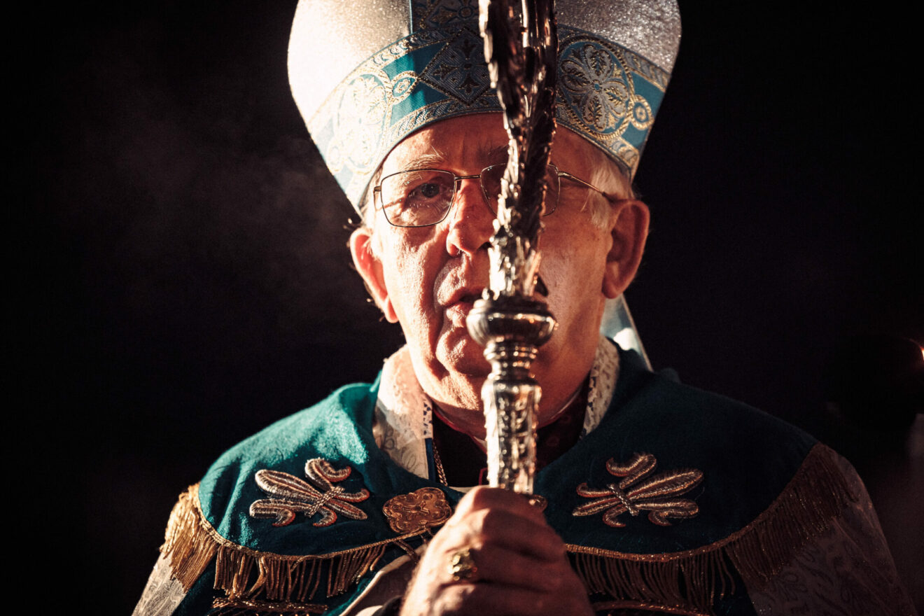 Abp Depo na drodze krzyżowej: Bóg miłością przybity do naszego życia