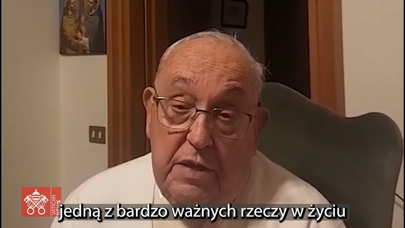 Papież do młodych w niepublikowanym wideo: nauczcie się słuchać, to służy pokojowi