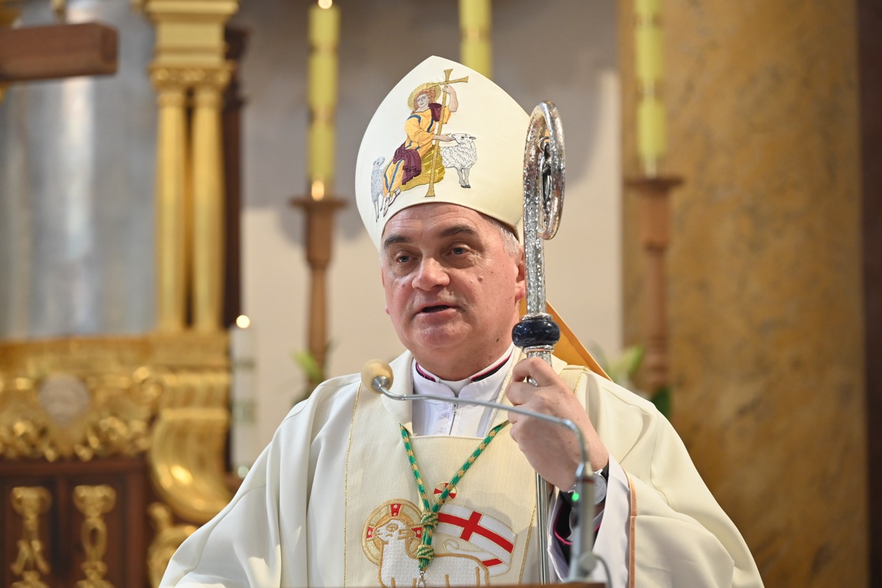 Bp Włodarczyk: przy Chrystusie nie ma beznadziei, smutku, ciemności