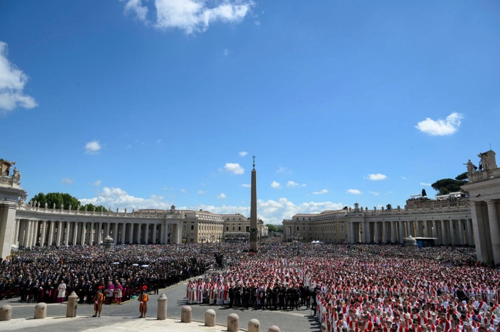 Polscy biskupi uczestniczący w pogrzebie Franciszka