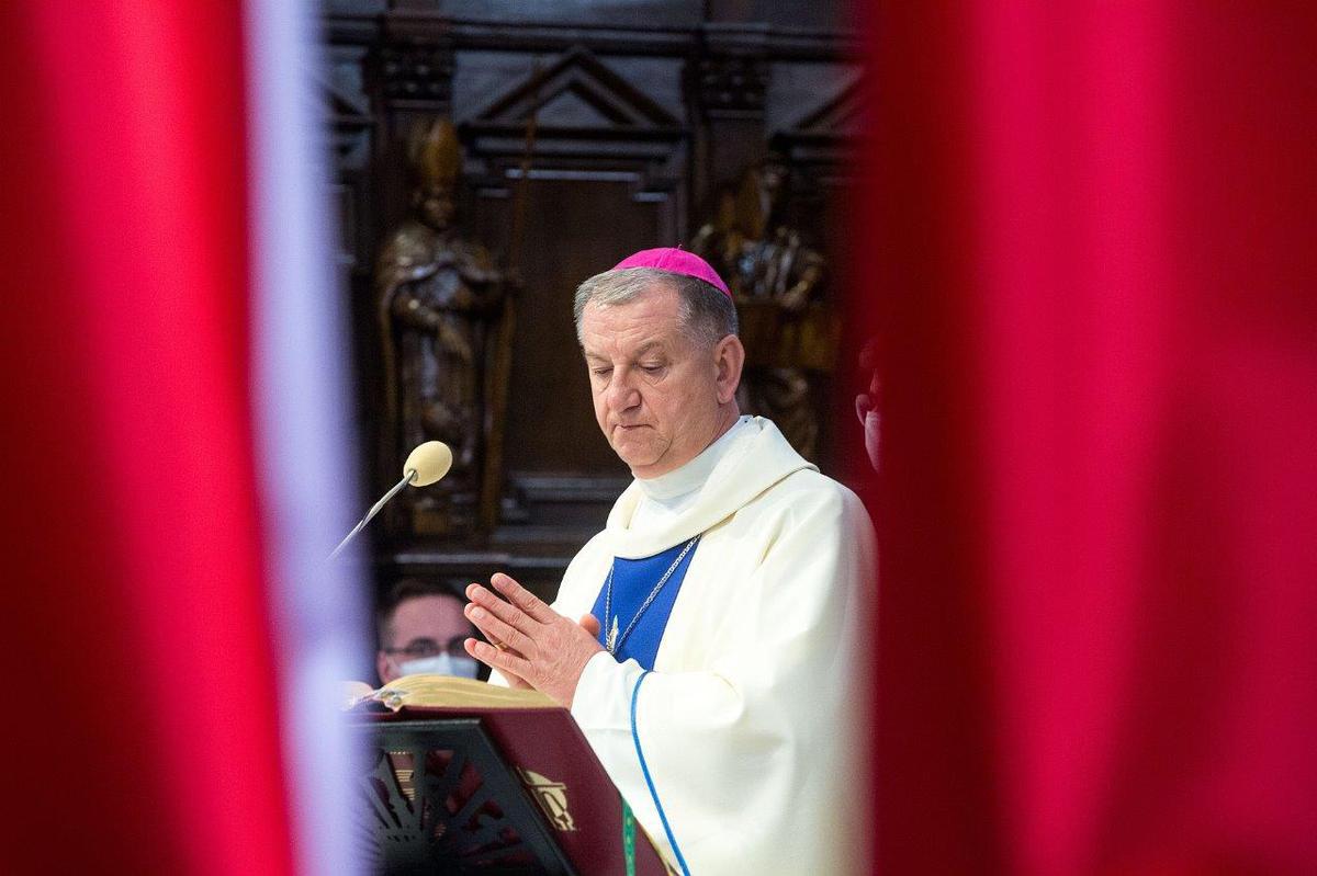 Abp Guzdek: Dziękujmy za posługę Piotrową Franciszka, prośmy, aby doświadczył spotkania z Miłosiernym Ojcem