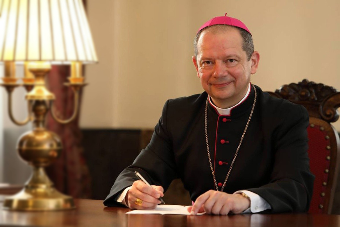 Bp Olszowski: nadzieja rodzi się przez służbę