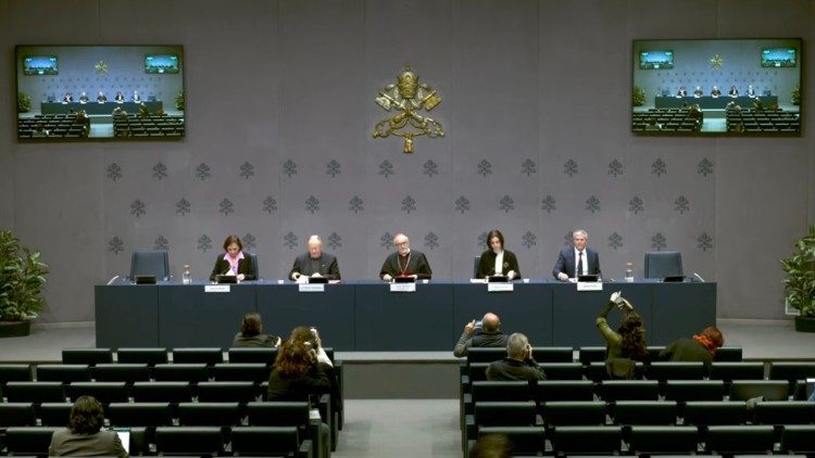 Kard. Czerny: służyć bliźniemu to kochać Boga czynami