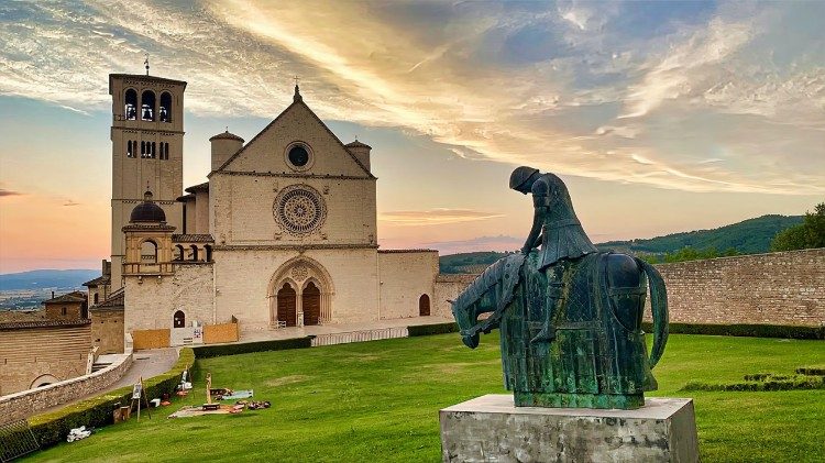 „Nie dla turystyki, a dla wiary”. Franciszek przyciąga do Asyżu