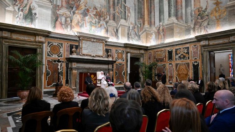 Papież do dziennikarzy: media nie mogą być „tubą władzy”