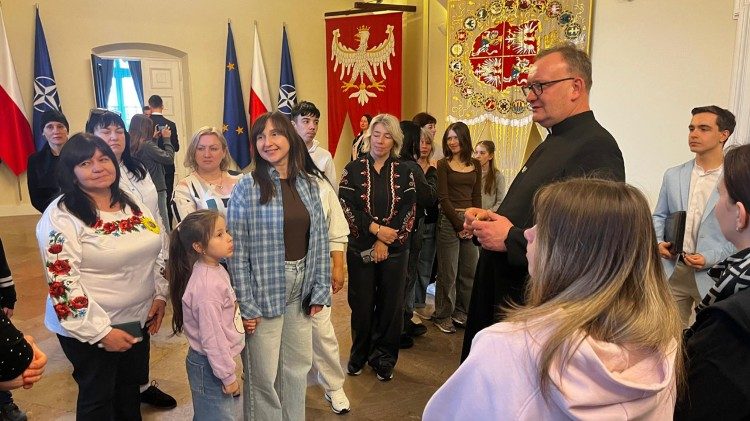 Wdowy i dzieci z Ukrainy w Polsce: pielgrzymka, która leczy rany