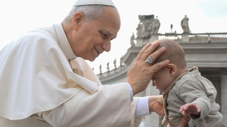 Papież zachęca Polaków do udziału w Gorzkich żalach