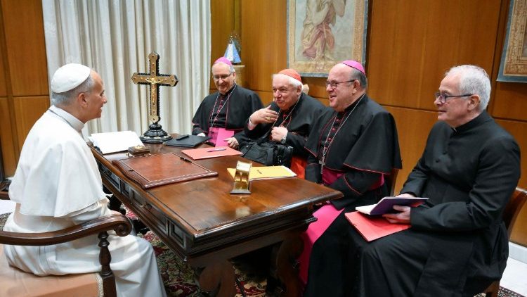 Papież do francuskich biskupów: kapłani potrzebują zachęty i zaufania