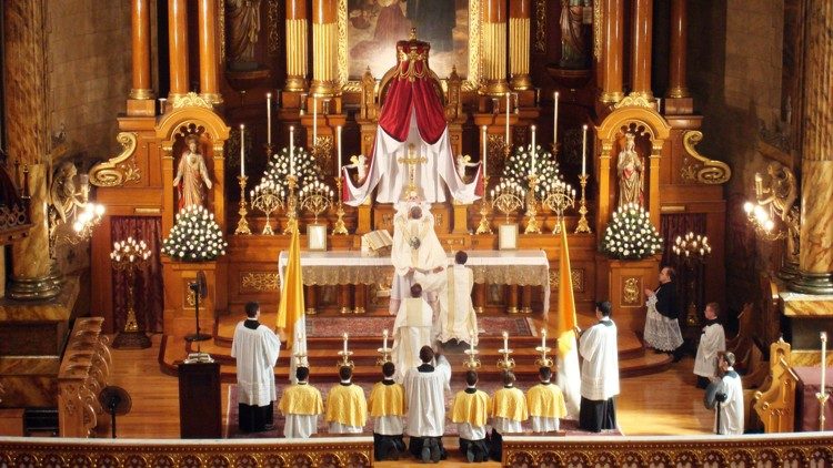 Kard. Parolin liczy na zakończenie sporu wokół liturgii