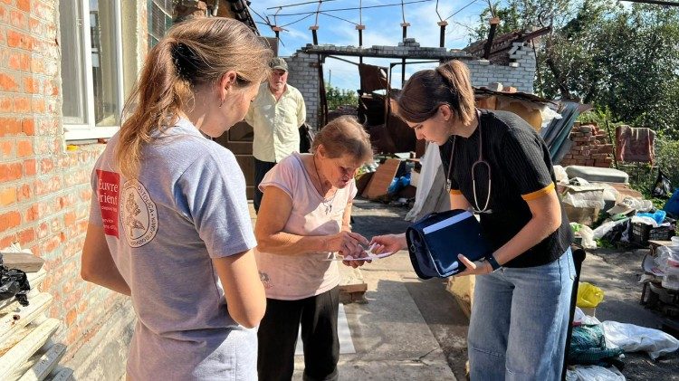 Ukraina: mobilne kliniki, niosące pomoc chorym na froncie