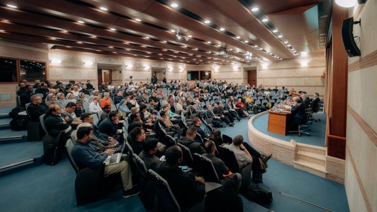 Misjonarze cyfrowi: między ekranem a wspólnotą